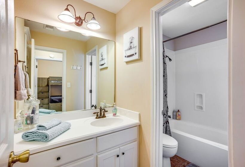 College Station Home W/ Yard ~ 4 Mi To Texas A & M