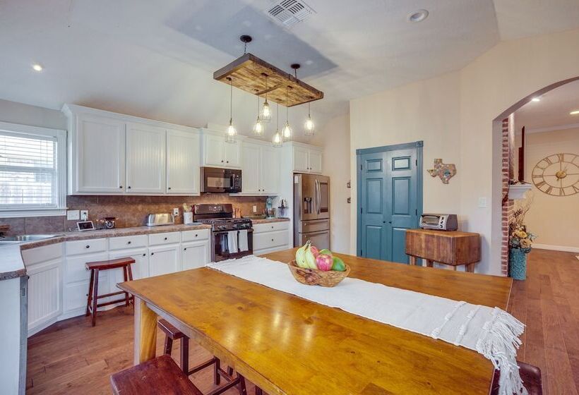 College Station Home W/ Yard ~ 4 Mi To Texas A & M