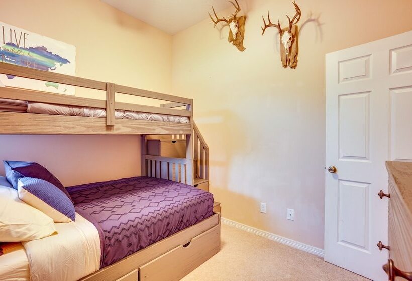 College Station Home W/ Yard ~ 4 Mi To Texas A & M