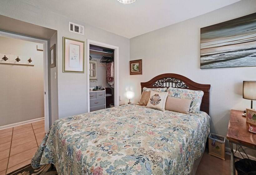 Corpus Christi Home W/ Grill, 3 Blocks To Bay!