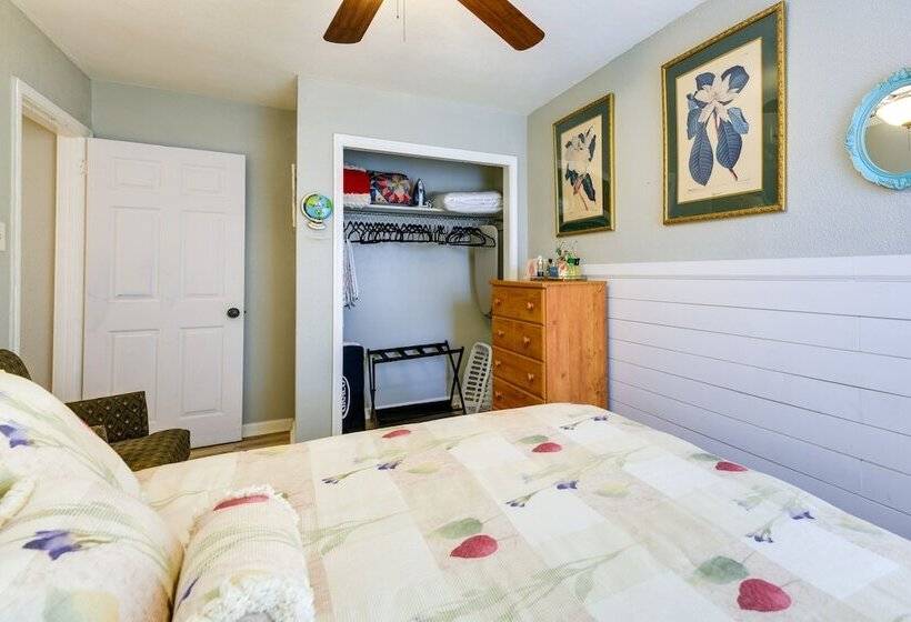 Corpus Christi Home W/ Grill, 3 Blocks To Bay!