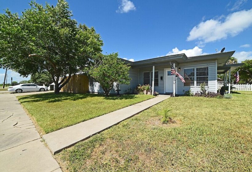 Corpus Christi Home W/ Grill, 3 Blocks To Bay!