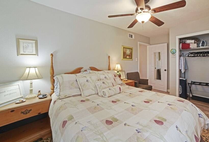 Corpus Christi Home W/ Grill, 3 Blocks To Bay!