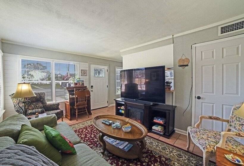 Corpus Christi Home W/ Grill, 3 Blocks To Bay!