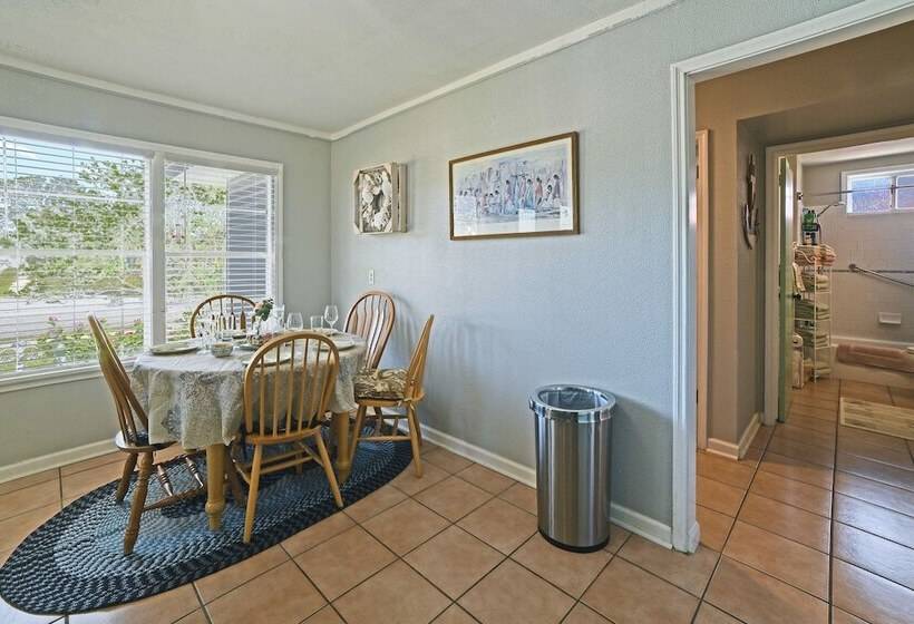 Corpus Christi Home W/ Grill, 3 Blocks To Bay!