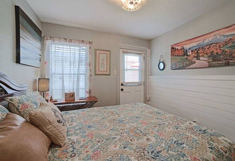 Corpus Christi Home W/ Grill, 3 Blocks To Bay!