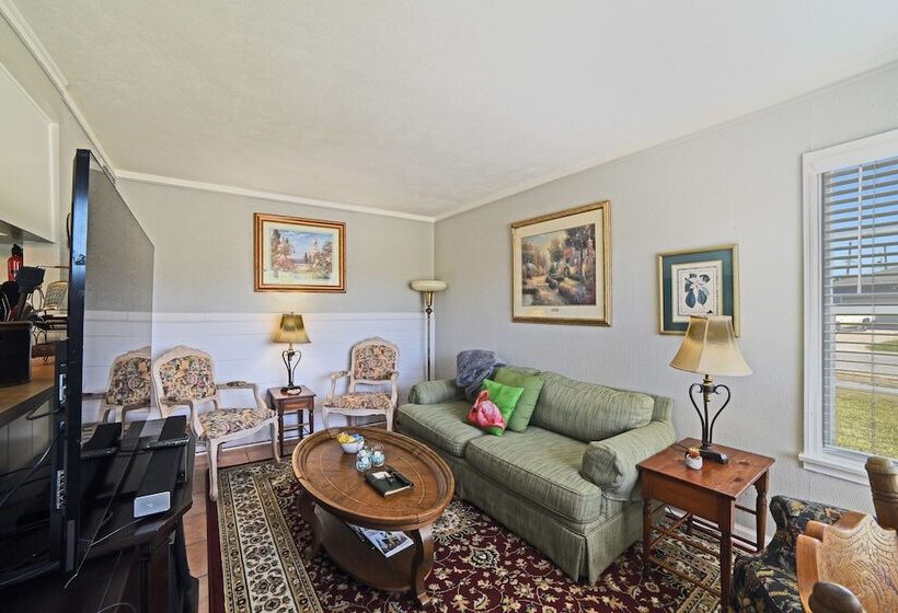 Corpus Christi Home W/ Grill, 3 Blocks To Bay!