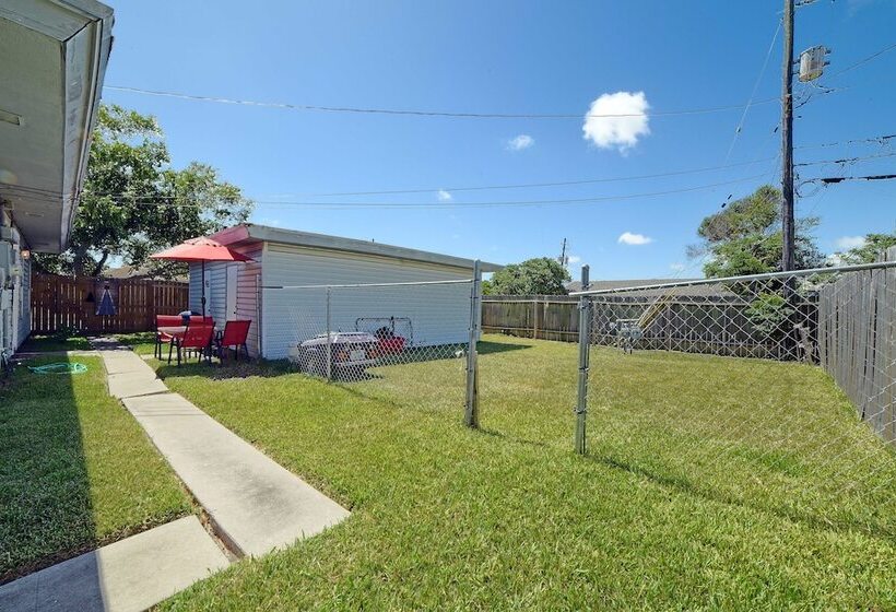 Corpus Christi Home W/ Grill, 3 Blocks To Bay!