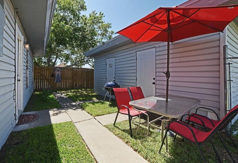 Corpus Christi Home W/ Grill, 3 Blocks To Bay!