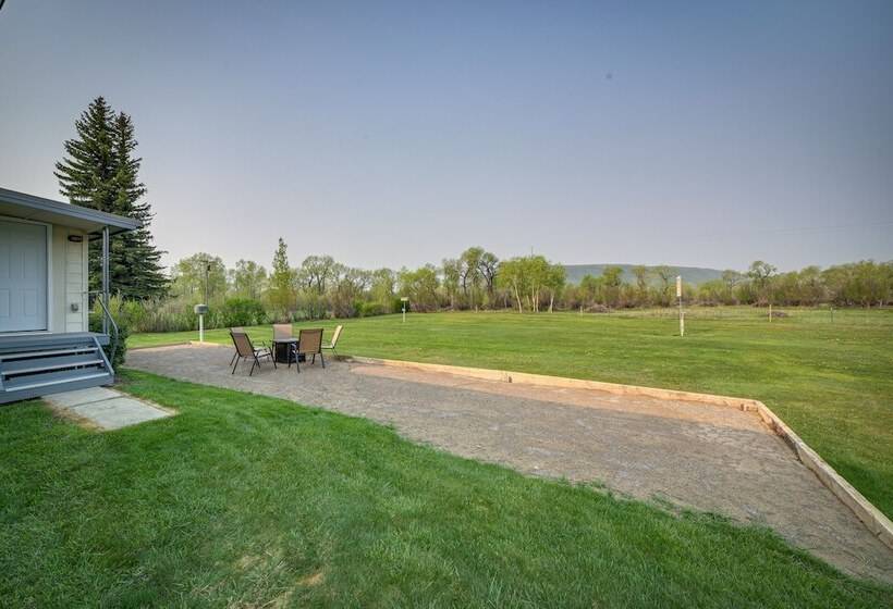 Cozy Montana Retreat W/ Patio, Grill & Fire Pit!