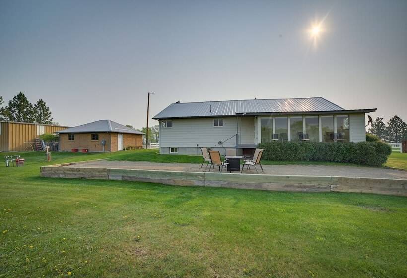 Cozy Montana Retreat W/ Patio, Grill & Fire Pit!