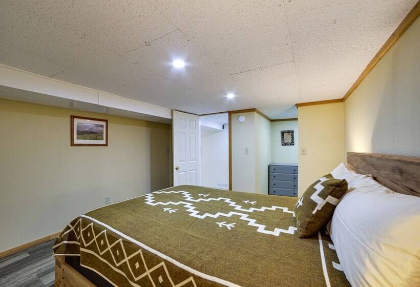 Cozy Montana Retreat W/ Patio, Grill & Fire Pit!