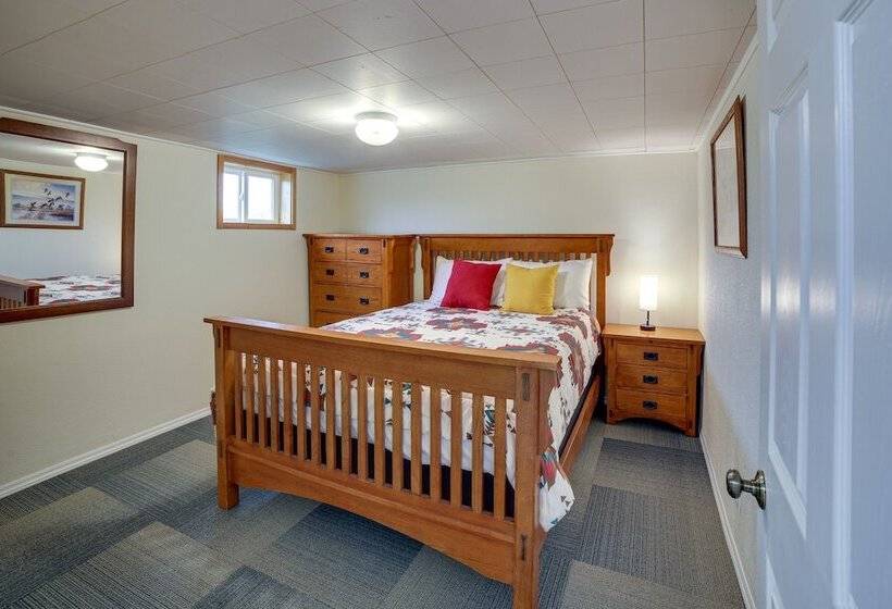 Cozy Montana Retreat W/ Patio, Grill & Fire Pit!