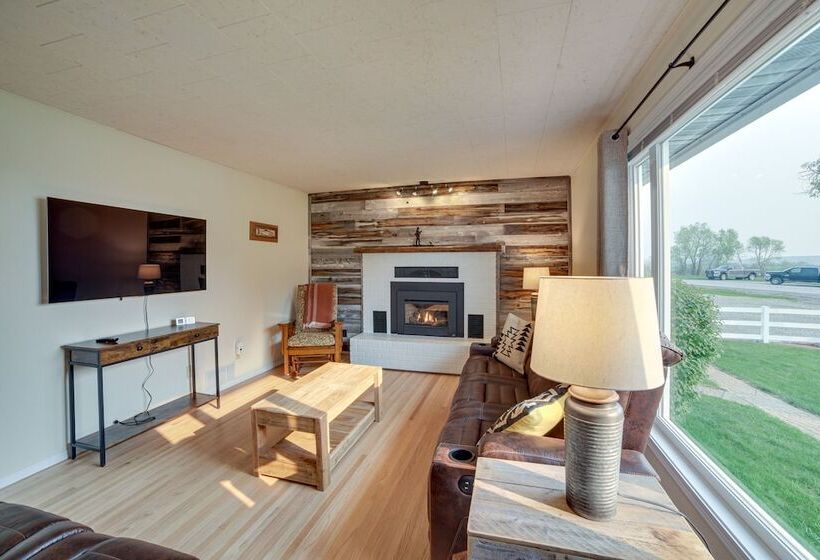 Cozy Montana Retreat W/ Patio, Grill & Fire Pit!