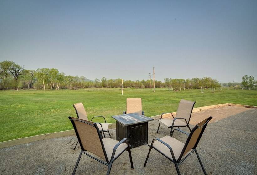 Cozy Montana Retreat W/ Patio, Grill & Fire Pit!