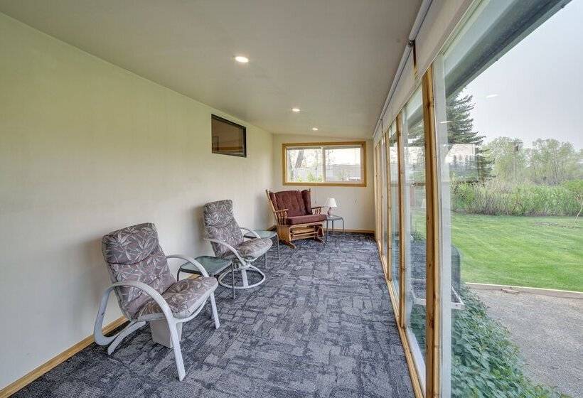 Cozy Montana Retreat W/ Patio, Grill & Fire Pit!