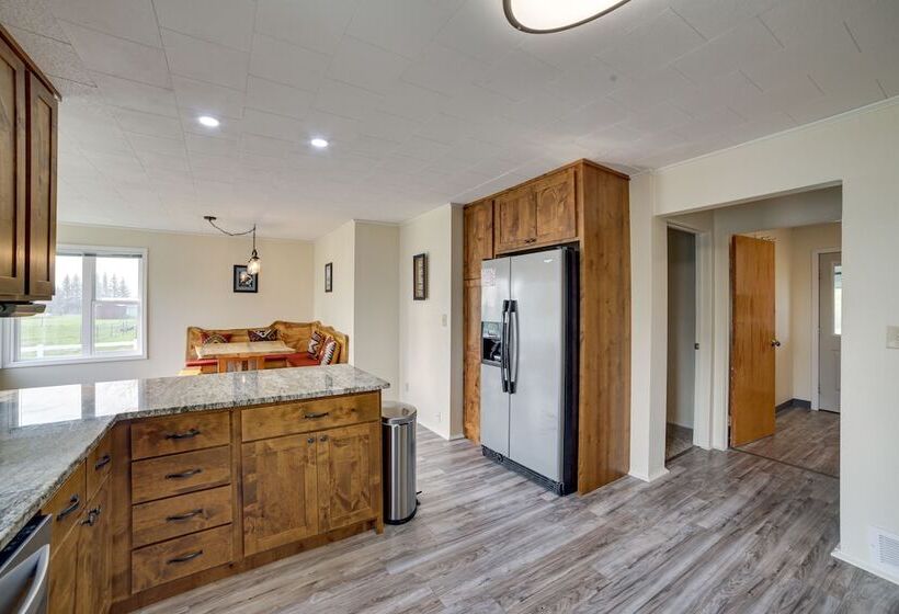 Cozy Montana Retreat W/ Patio, Grill & Fire Pit!