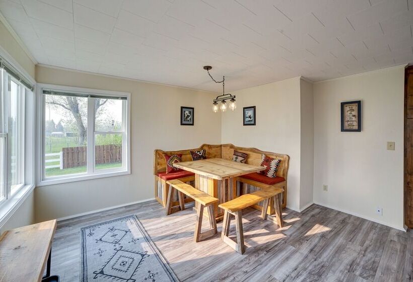 Cozy Montana Retreat W/ Patio, Grill & Fire Pit!