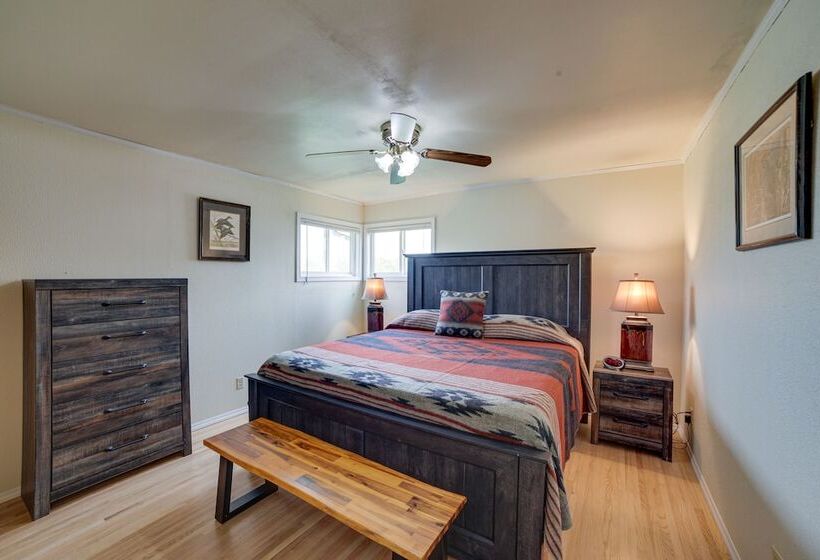 Cozy Montana Retreat W/ Patio, Grill & Fire Pit!