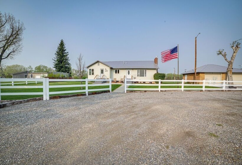 Cozy Montana Retreat W/ Patio, Grill & Fire Pit!