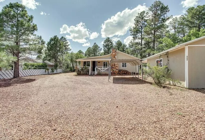 Furnished Porch + Gas Grill: Lakeside Cottage Stay