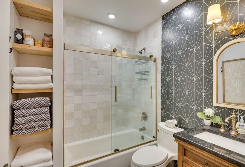 Hawthorne Home W/ Covered Patio & Basketball Court