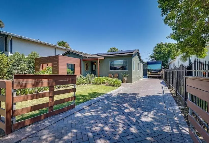 Hawthorne Home W/ Covered Patio & Basketball Court