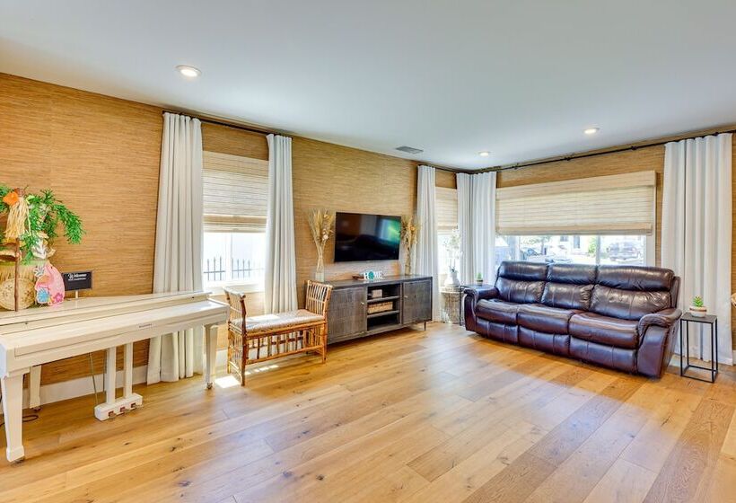 Hawthorne Home W/ Covered Patio & Basketball Court