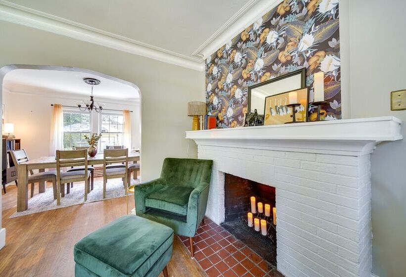 Historic Detroit Bungalow: Pet & Family Friendly