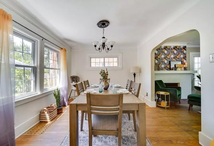 Historic Detroit Bungalow: Pet & Family Friendly