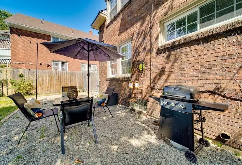 Historic Detroit Bungalow: Pet & Family Friendly