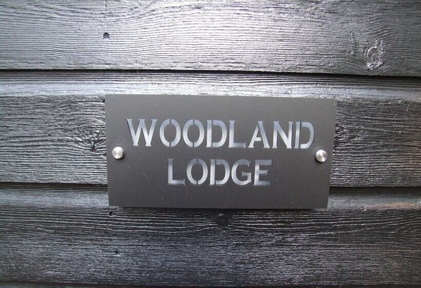 هتل Charming 1 Bed Lodge In Woodland Setting