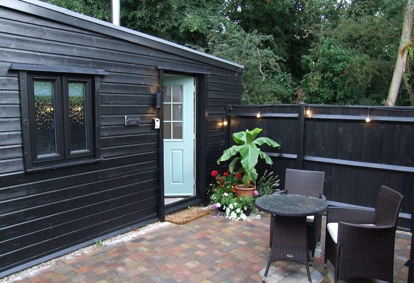 هتل Charming 1 Bed Lodge In Woodland Setting