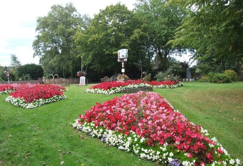 هتل Charming 1 Bed Lodge In Woodland Setting