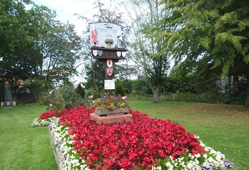 هتل Charming 1 Bed Lodge In Woodland Setting