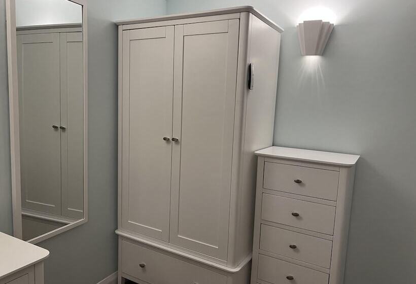 هتل Charming 1 Bed Lodge In Woodland Setting