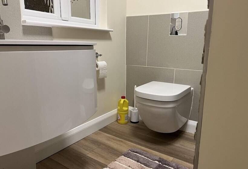 هتل Charming 1 Bed Lodge In Woodland Setting