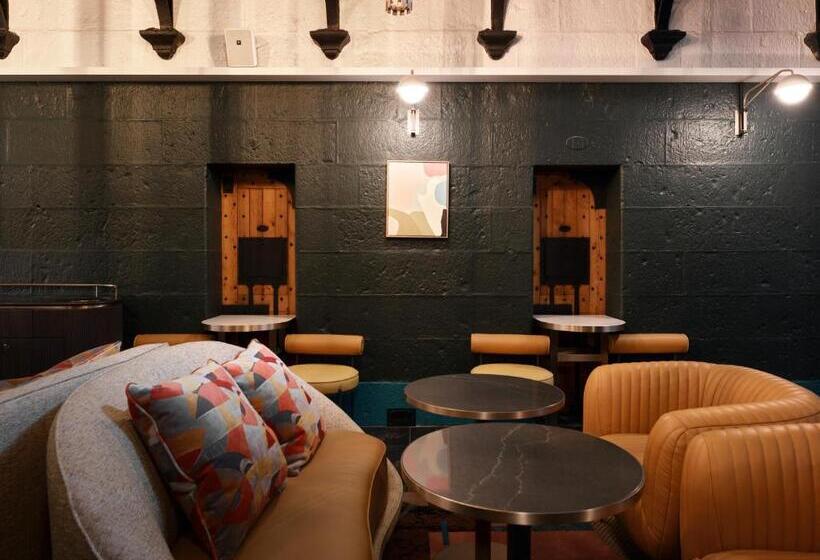 ホテル The Interlude