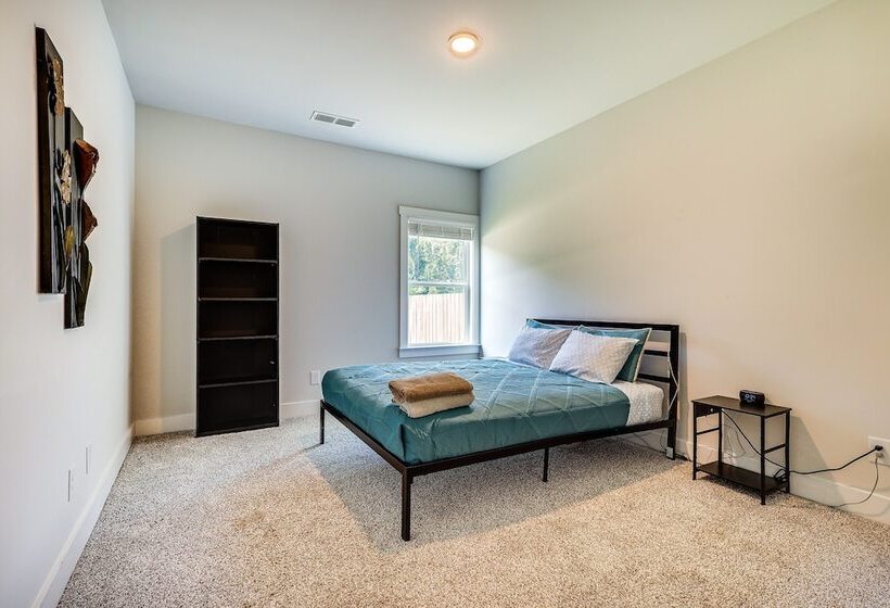 Huntsville Oasis W/ Basketball Court & Patio!