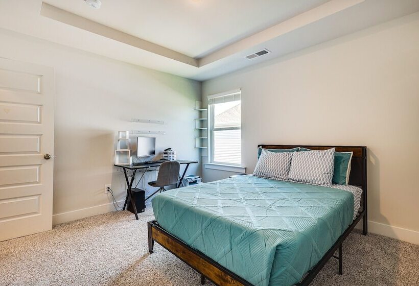 Huntsville Oasis W/ Basketball Court & Patio!