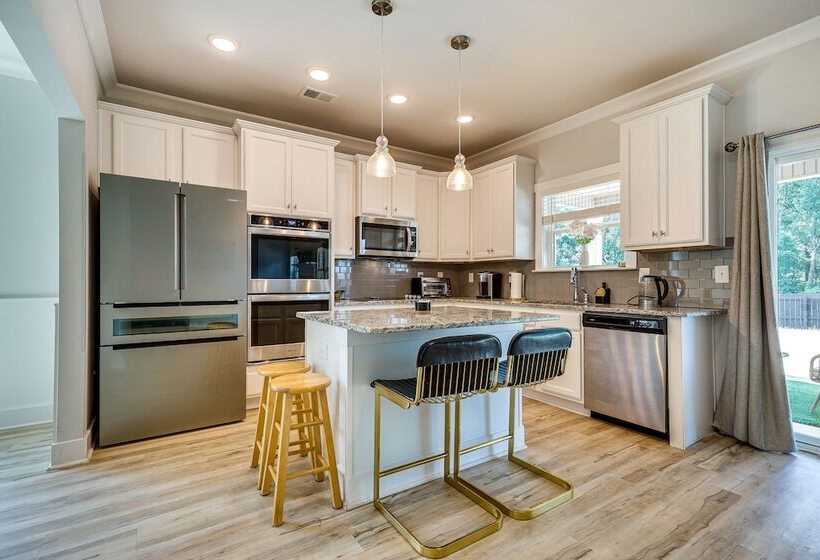 Huntsville Oasis W/ Basketball Court & Patio!