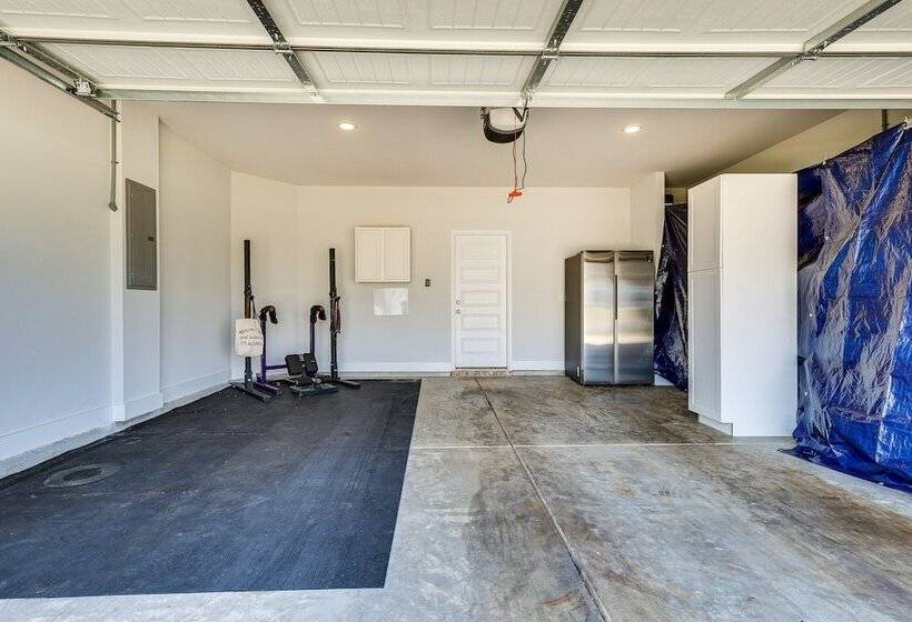 Huntsville Oasis W/ Basketball Court & Patio!