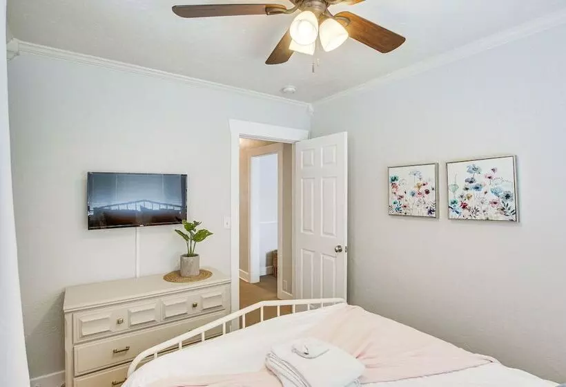 Hyde Park Home W/ Fire Pit: Near Hiking Trails!