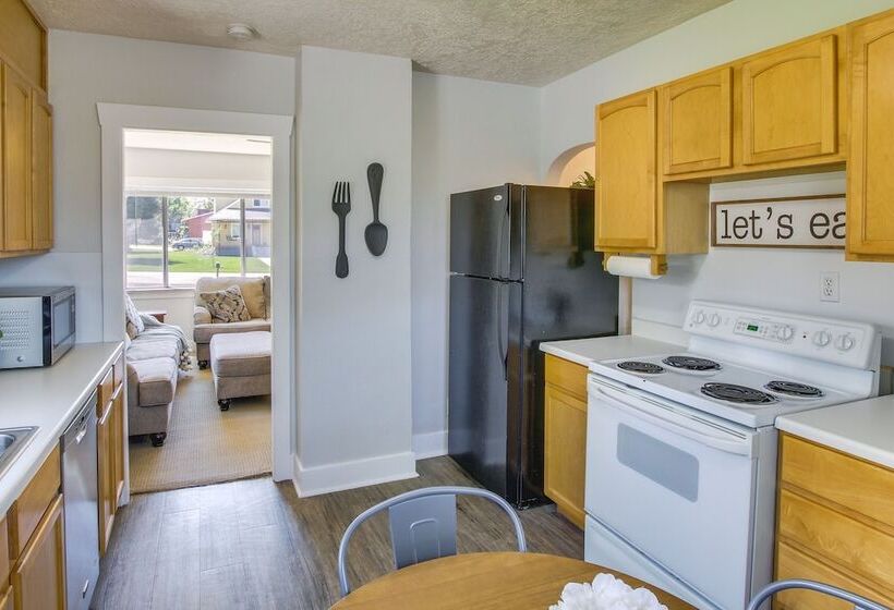 Hyde Park Home W/ Fire Pit: Near Hiking Trails!