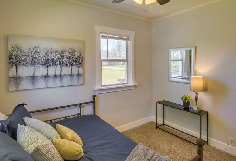 Hyde Park Home W/ Fire Pit: Near Hiking Trails!