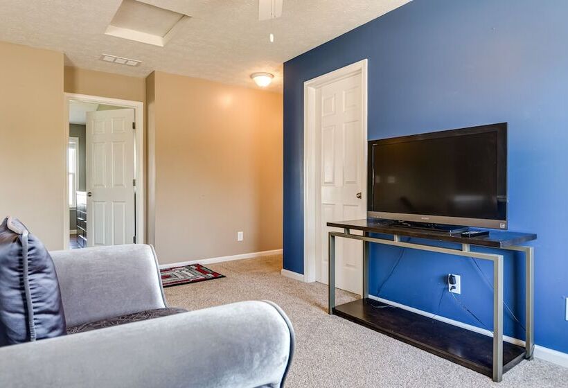 Indianapolis Home W/ Patio & Community Pool!