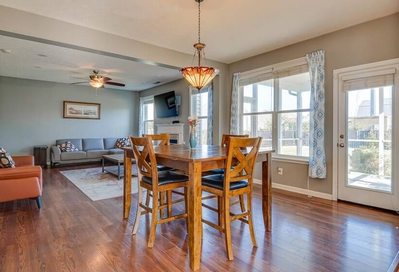 Indianapolis Home W/ Patio & Community Pool!