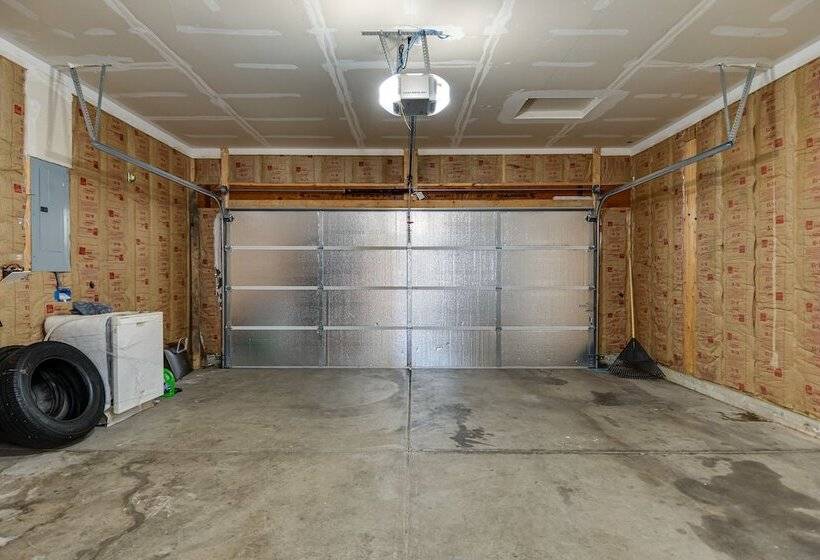 Indianapolis Home W/ Patio & Community Pool!