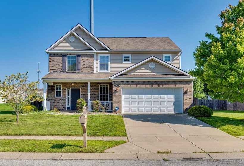 Indianapolis Home W/ Patio & Community Pool!