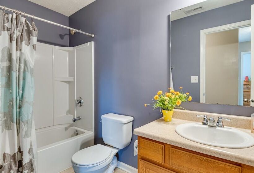 Indianapolis Home W/ Patio & Community Pool!